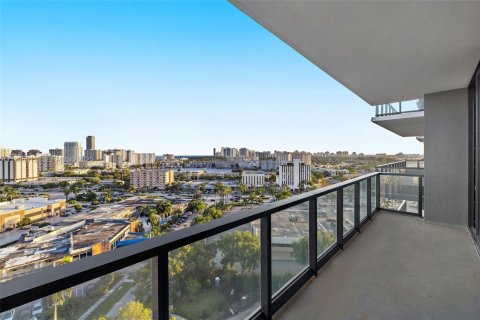 Copropriété à louer à Hallandale Beach, Floride: 2 chambres, 117.43 m2 № 1993584 - photo 13