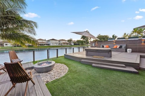 Casa en Doral, Florida 4 dormitorios, 225.66 m2 № 2079205
