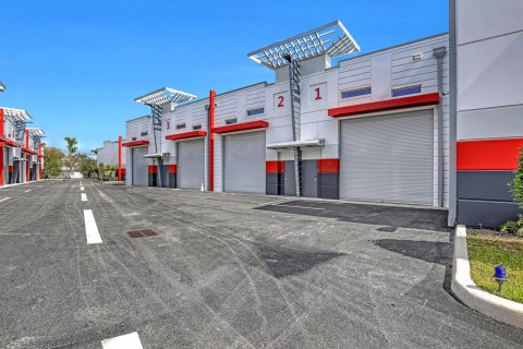 Commercial property in Palm Beach Gardens, Florida № 2146913 - photo 2