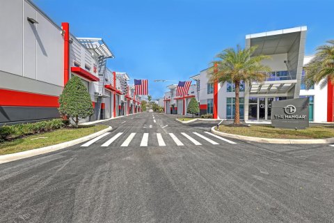 Commercial property in Palm Beach Gardens, Florida № 2146913