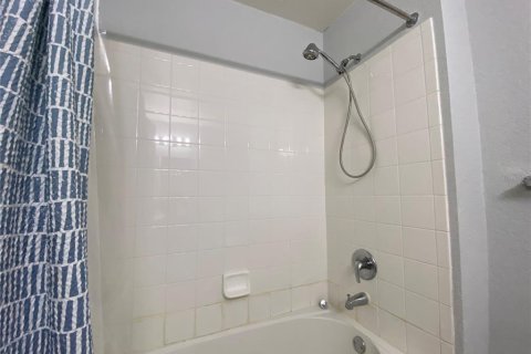 Снять в аренду таунхаус в Киссимми, Флорида 3 комнаты, 120.4м2, № 1673304 - фото 28