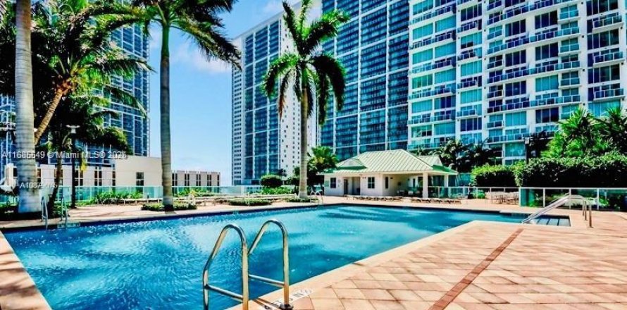 Condo à Miami, Floride, 2 chambres № 1697070