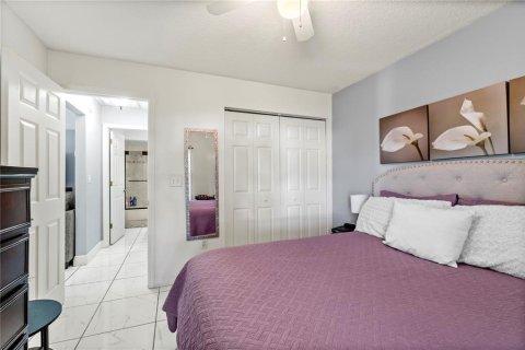 Condo in Kissimmee, Florida, 2 bedrooms  № 1919327 - photo 6