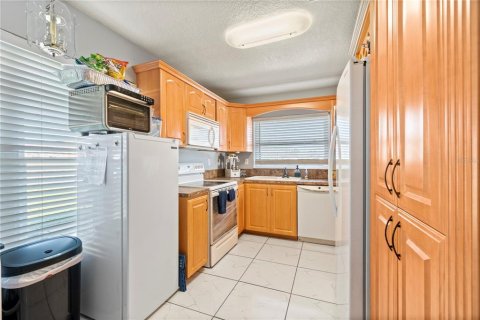 Condo in Kissimmee, Florida, 2 bedrooms  № 1919327 - photo 16