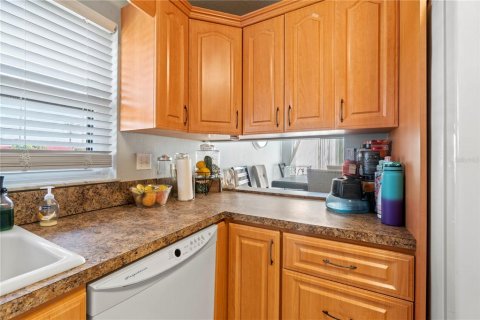 Condo in Kissimmee, Florida, 2 bedrooms  № 1919327 - photo 13