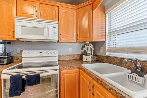Condo in Kissimmee, Florida, 2 bedrooms  № 1919327 - photo 14