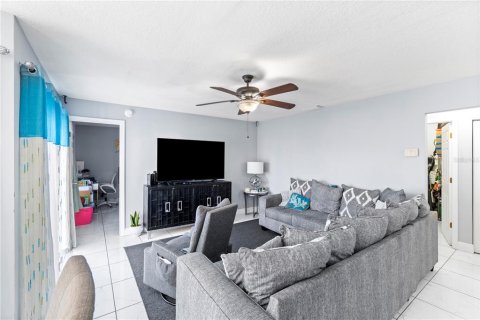 Condo in Kissimmee, Florida, 2 bedrooms  № 1919327 - photo 4