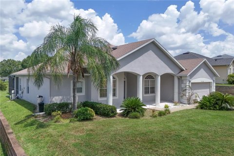 House in Clermont, Florida 3 bedrooms, 217.76 sq.m. № 1919885 - photo 1