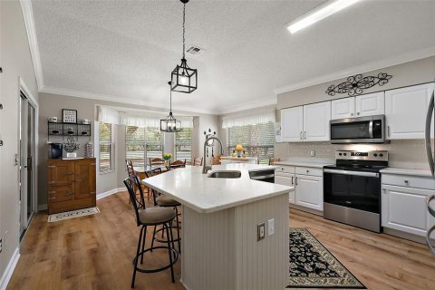 House in The Villages, Florida 2 bedrooms, 159.05 sq.m. № 1810937 - photo 8