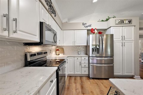 House in The Villages, Florida 2 bedrooms, 159.05 sq.m. № 1810937 - photo 4