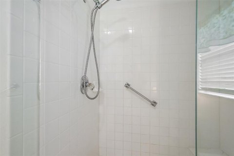 House in The Villages, Florida 2 bedrooms, 159.05 sq.m. № 1810937 - photo 20