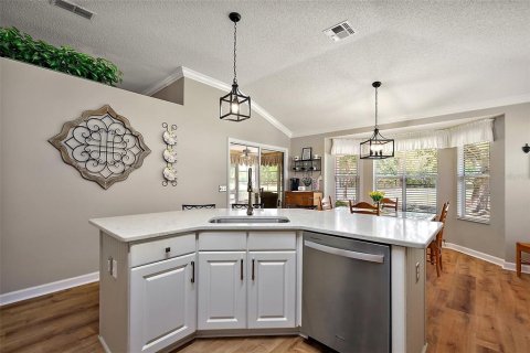 House in The Villages, Florida 2 bedrooms, 159.05 sq.m. № 1810937 - photo 6