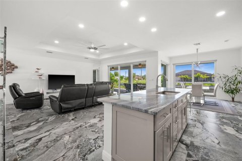 Casa en venta en Cape Coral, Florida, 3 dormitorios, 204.38 m2 № 1900356 - foto 9