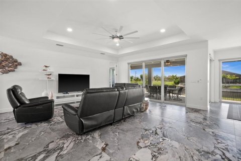 Casa en venta en Cape Coral, Florida, 3 dormitorios, 204.38 m2 № 1900356 - foto 17