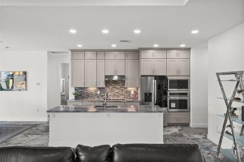 Casa en venta en Cape Coral, Florida, 3 dormitorios, 204.38 m2 № 1900356 - foto 13