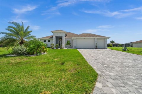 Casa en venta en Cape Coral, Florida, 3 dormitorios, 204.38 m2 № 1900356 - foto 2