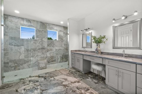 Casa en venta en Cape Coral, Florida, 3 dormitorios, 204.38 m2 № 1900356 - foto 22
