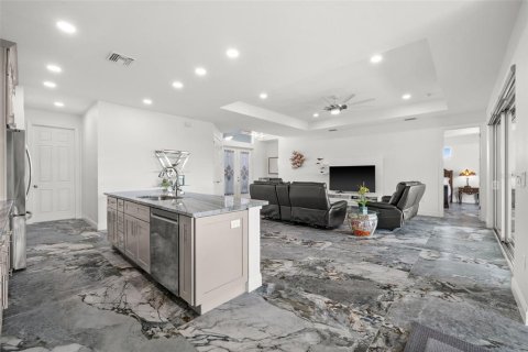 Casa en venta en Cape Coral, Florida, 3 dormitorios, 204.38 m2 № 1900356 - foto 12