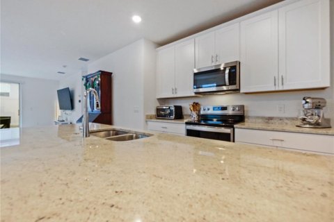House in Haines City, Florida 4 bedrooms, 156.82 sq.m. № 2226863 - photo 7