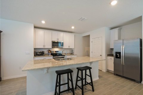 House in Haines City, Florida 4 bedrooms, 156.82 sq.m. № 2226863 - photo 2