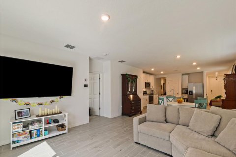 House in Haines City, Florida 4 bedrooms, 156.82 sq.m. № 2226863 - photo 4