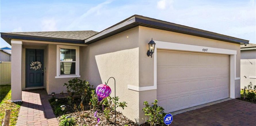 House in Haines City, Florida 4 bedrooms, 156.82 sq.m. № 2226863