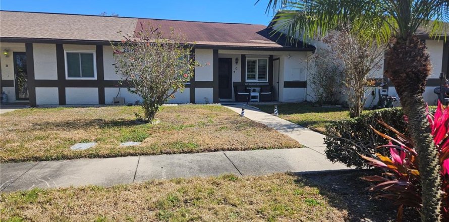 House in Palm Harbor, Florida 2 bedrooms, 95.69 sq.m. № 2166030