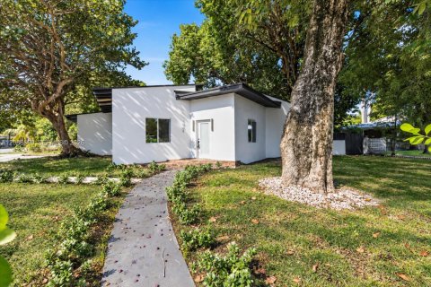 Casa en Miami, Florida 4 dormitorios, 239.13 m2 № 2372051