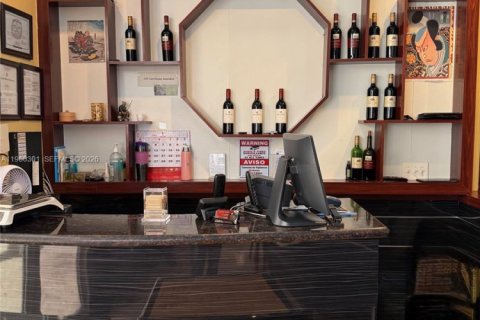 Commercial property in Doral, Florida № 2006954 - photo 3