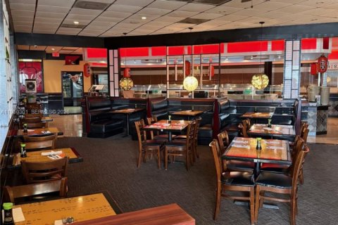 Commercial property in Doral, Florida № 2006954 - photo 2