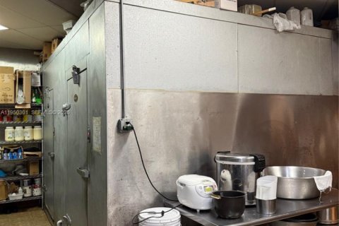 Commercial property in Doral, Florida № 2006954 - photo 15