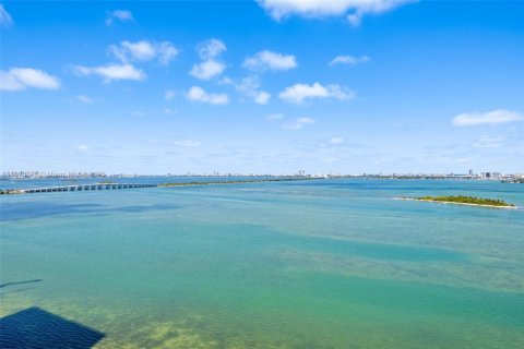 Condominio en venta en Miami, Florida, 3 dormitorios, 176.51 m2 № 1869974 - foto 26