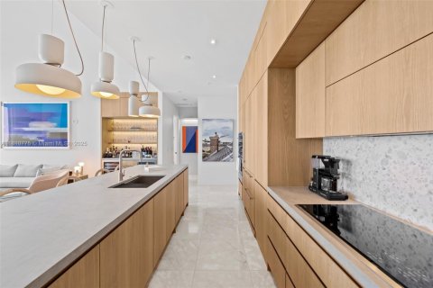 Condominio en venta en Miami, Florida, 3 dormitorios, 176.51 m2 № 1869974 - foto 5