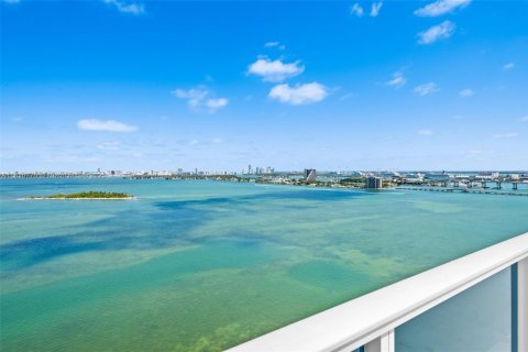 Condominio en venta en Miami, Florida, 3 dormitorios, 176.51 m2 № 1869974 - foto 28