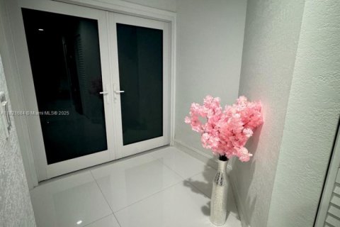 Copropriété à vendre à Miami, Floride: 3 chambres, 108.23 m2 № 1920881 - photo 2