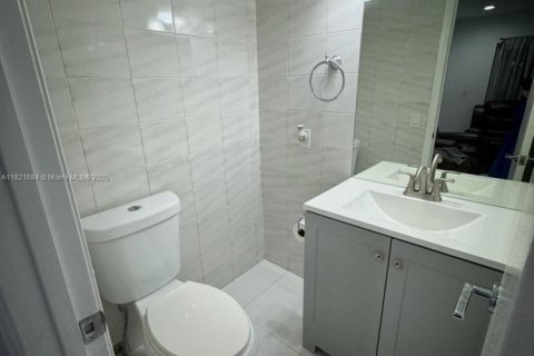 Copropriété à vendre à Miami, Floride: 3 chambres, 108.23 m2 № 1920881 - photo 12