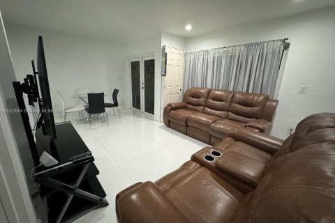 Copropriété à vendre à Miami, Floride: 3 chambres, 108.23 m2 № 1920881 - photo 9