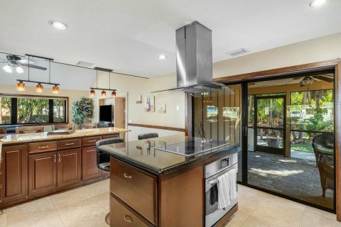 House in Lake Worth, Florida 7 bedrooms, 412.11 sq.m. № 2173935 - photo 17