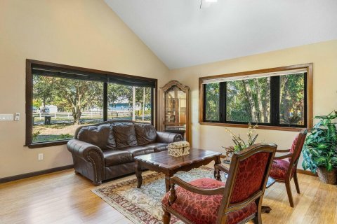 House in Lake Worth, Florida 7 bedrooms, 412.11 sq.m. № 2173935 - photo 12