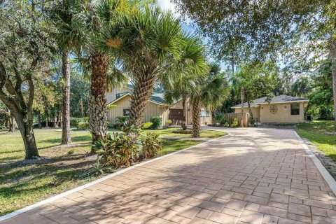House in Lake Worth, Florida 7 bedrooms, 412.11 sq.m. № 2173935 - photo 3