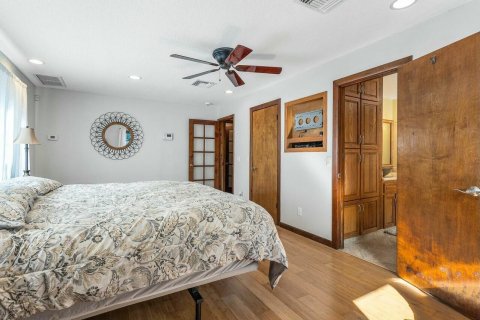 House in Lake Worth, Florida 7 bedrooms, 412.11 sq.m. № 2173935 - photo 22
