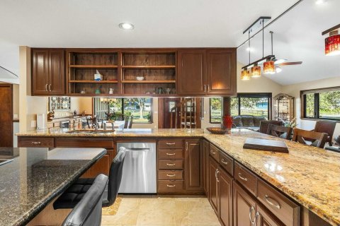 House in Lake Worth, Florida 7 bedrooms, 412.11 sq.m. № 2173935 - photo 16