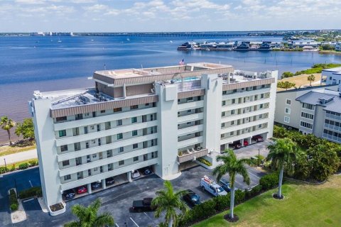 Copropriété à vendre à Punta Gorda, Floride: 2 chambres, 91.79 m2 № 2313222 - photo 6