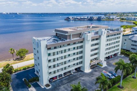Copropriété à vendre à Punta Gorda, Floride: 2 chambres, 91.79 m2 № 2313222 - photo 5