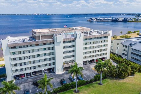 Copropriété à vendre à Punta Gorda, Floride: 2 chambres, 91.79 m2 № 2313222 - photo 8