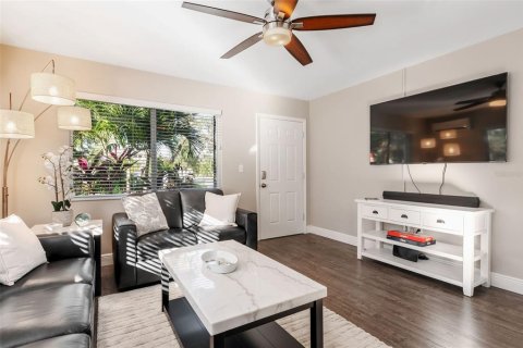 Villa ou maison à vendre à Sarasota, Floride: 2 chambres, 65.03 m2 № 2232962 - photo 4