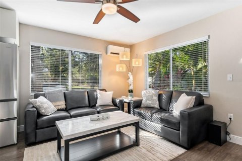 Villa ou maison à vendre à Sarasota, Floride: 2 chambres, 65.03 m2 № 2232962 - photo 5