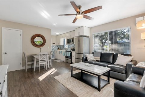 Villa ou maison à vendre à Sarasota, Floride: 2 chambres, 65.03 m2 № 2232962 - photo 6