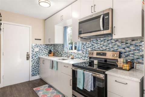 Villa ou maison à vendre à Sarasota, Floride: 2 chambres, 65.03 m2 № 2232962 - photo 9