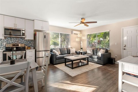 Villa ou maison à vendre à Sarasota, Floride: 2 chambres, 65.03 m2 № 2232962 - photo 12